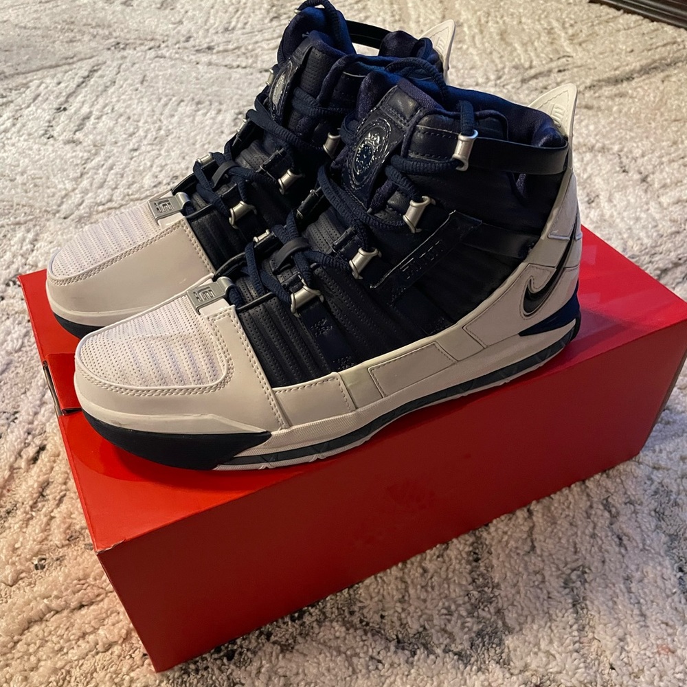 Lebron zoom 3 “Midnight Navy”- mens size 9 or women’s size 10.5 - Picture 4 of 6
